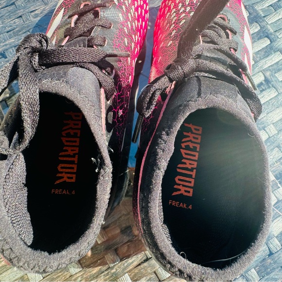 Adidas Predator Freak 4 FXG Youth 2 Pink Black Soccer Cleats Shoes FW7535 - Picture 9 of 10